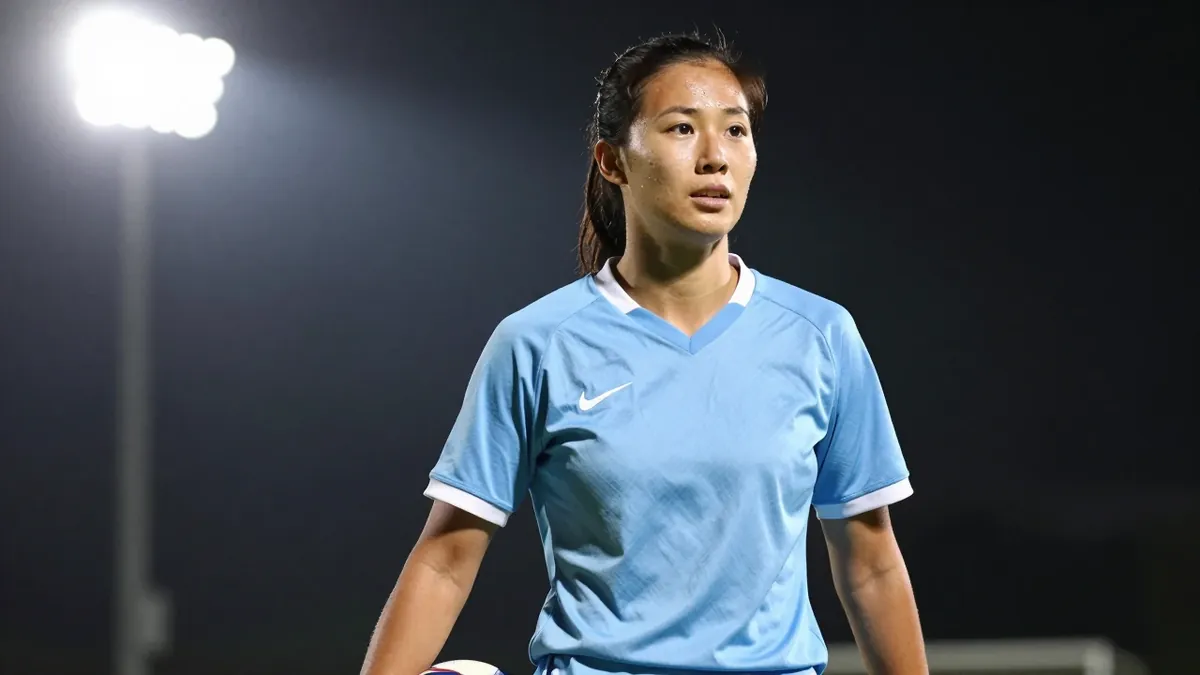 Manchester City Women lost 2-1 to Arsenal Women in a pre-season friendly, with Lauren Hemp scoring for City, as they gear...